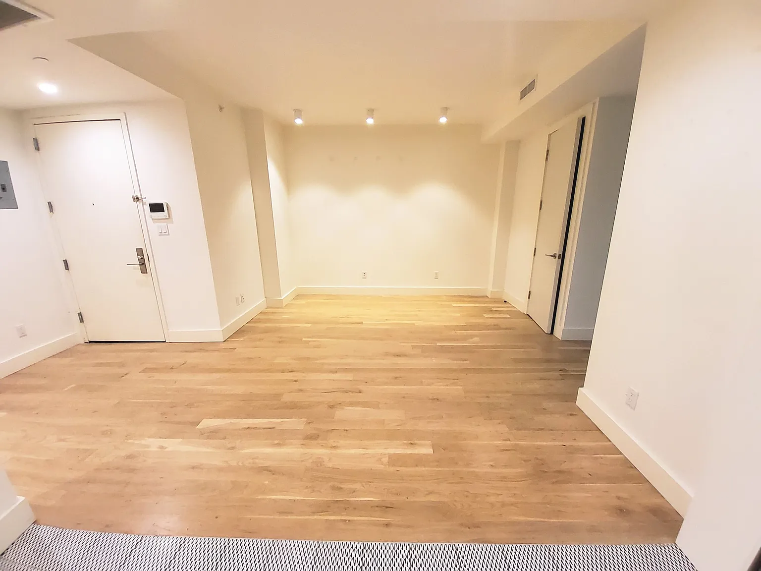 633 Marcy Ave — Photo 2