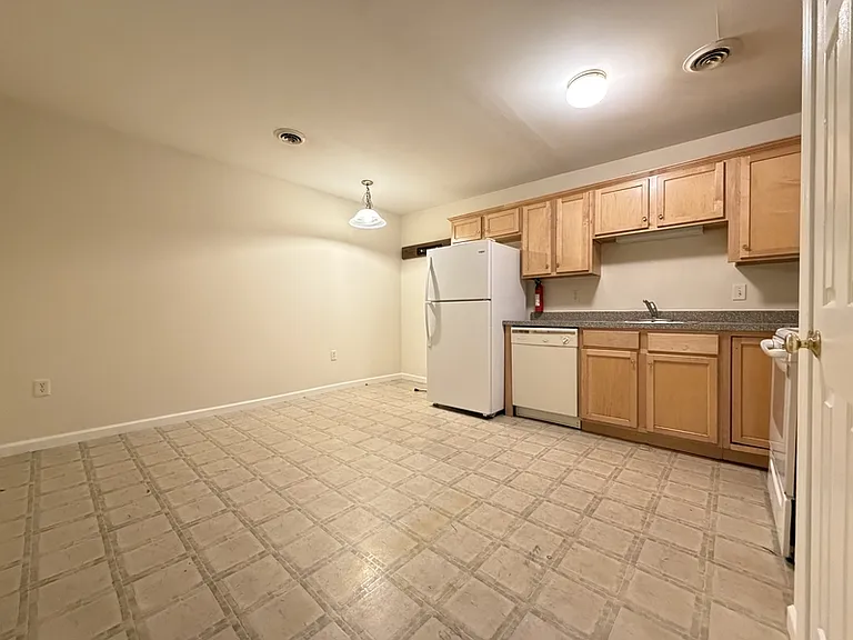 934 Rose St #302 — Photo 1