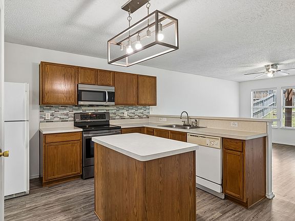 4th image of 1109 Post Oak Trl