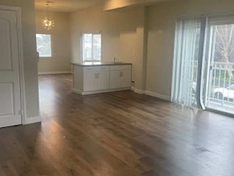 2436 Barry Ave #1 — Photo 1
