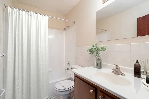 Boulder Court Apartments — Photo 9