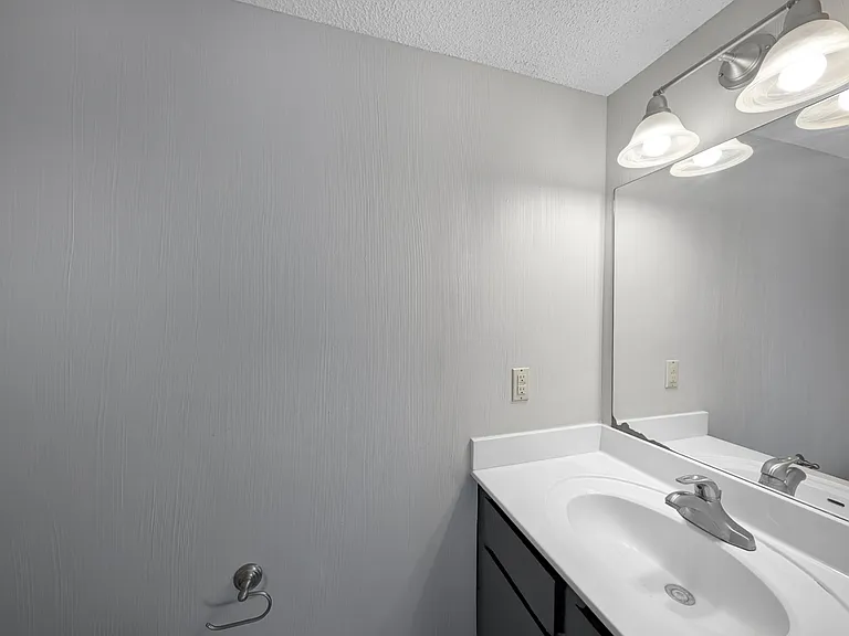 2456 N Brophy Cir — Photo 12