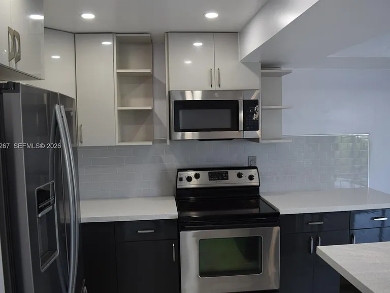 2075 SW 122nd Ave #415 — Photo 40