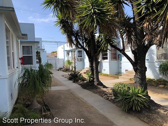3rd image of 2317 Ocean Park Blvd #B