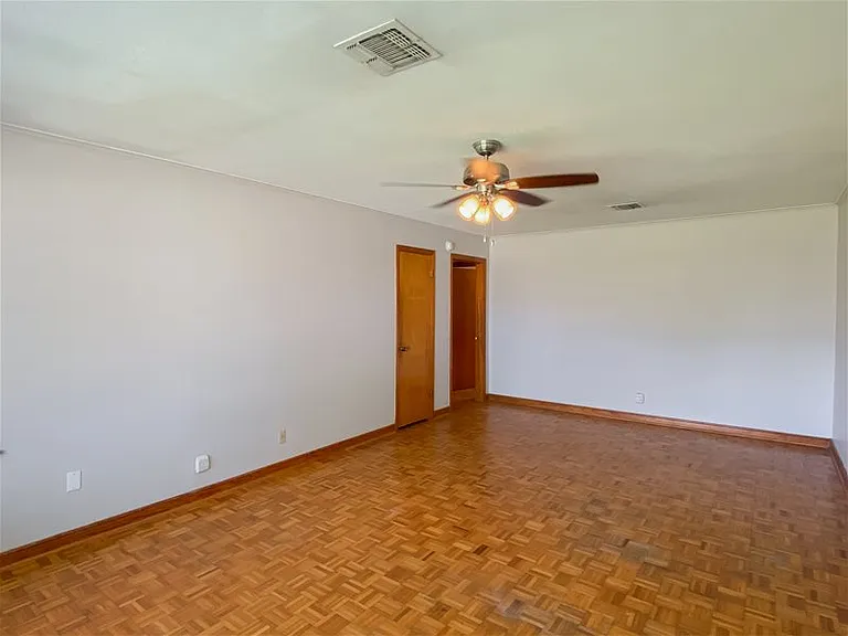 232 Arlington Dr — Photo 3