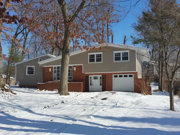 19 Collins Dr, West Haven, CT 06516