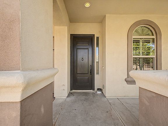4th image of 233 E Crescent Pl