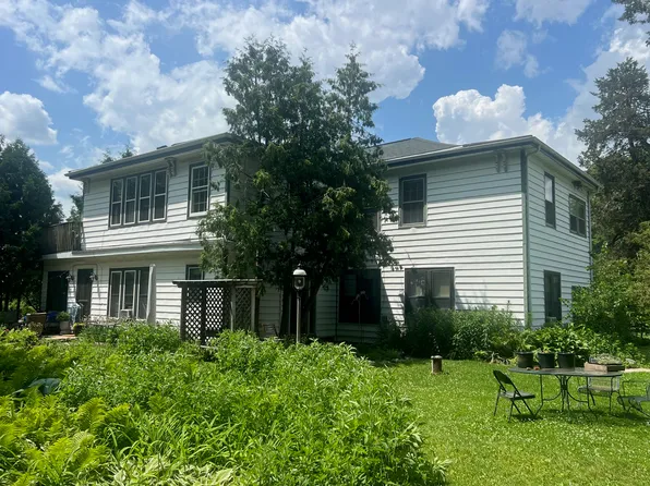 W379N5686 N Lake Rd APT 1, Oconomowoc, WI 53066