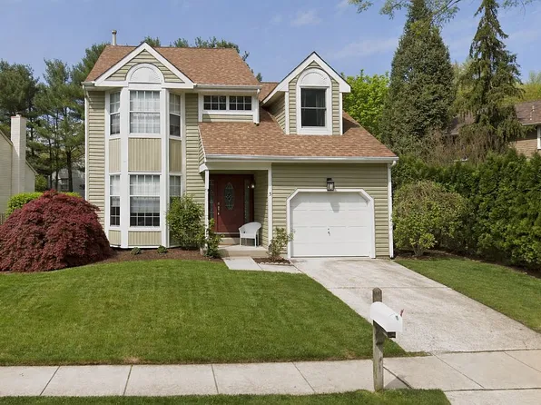 5 Christopher Mills Dr, Mount Laurel, NJ 08054