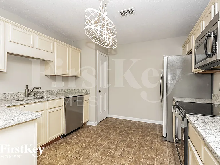 869 Maricopa Dr — Photo 5