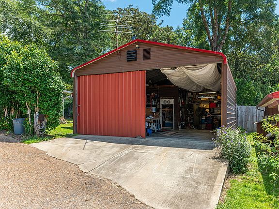 4th image of 260 Wesley Rd