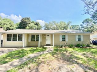 56 Meigs Dr, Shalimar, FL 32579