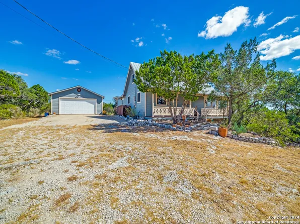 1766 PIPE SPRINGS DR, Lakehills, TX 78063