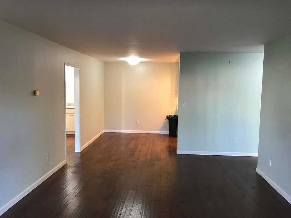 1st image of 292 Tradewinds Dr APT 5