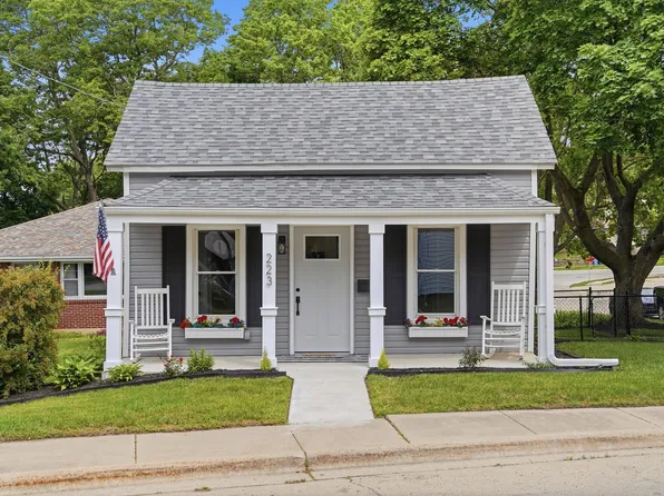 223 E 8th St, Dixon, IL 61021