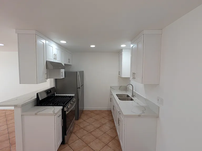 1422 Peckham St #AA — Photo 2