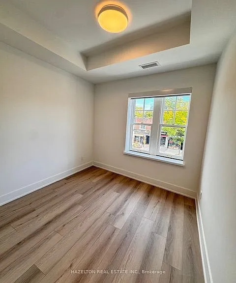 8 Manor Rd W #204 — Photo 10