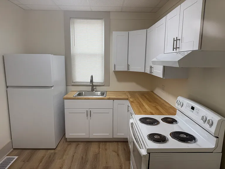 552 Church St — Photo 6