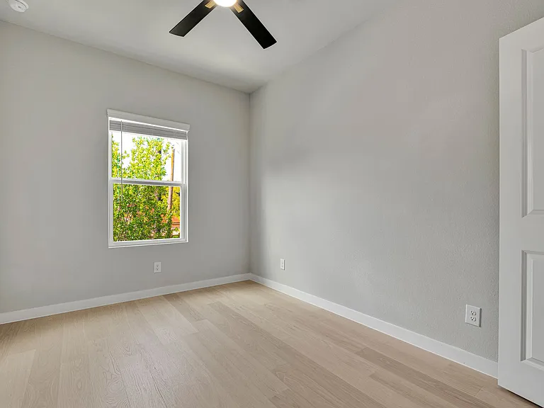 525 Dakota St — Photo 14