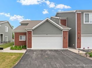 911 Gillespie Ln, Yorkville, IL 60560