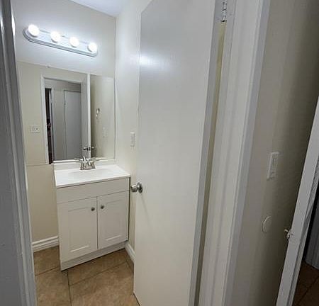 5th image of 2938 Karen Ave #1