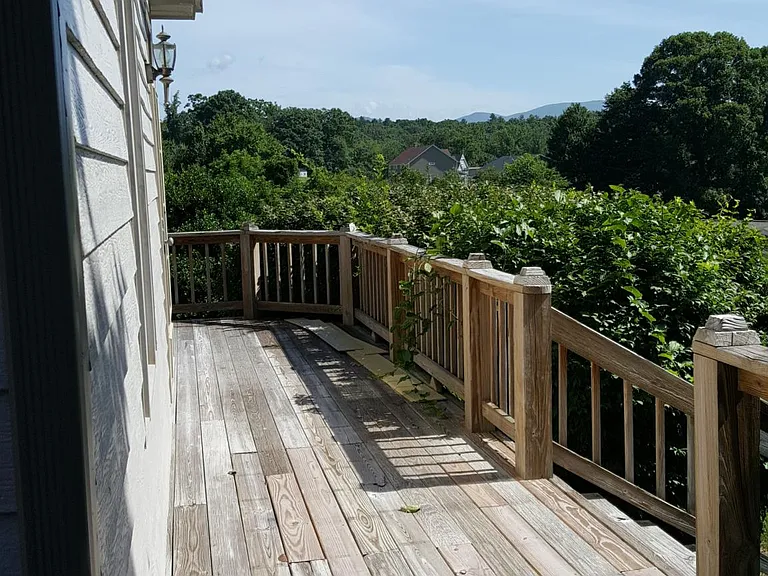lots of sun & views from decks