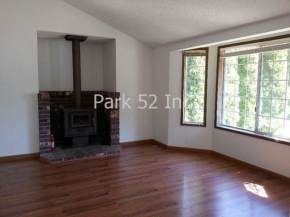 3rd image of 409 Herb Ct SE
