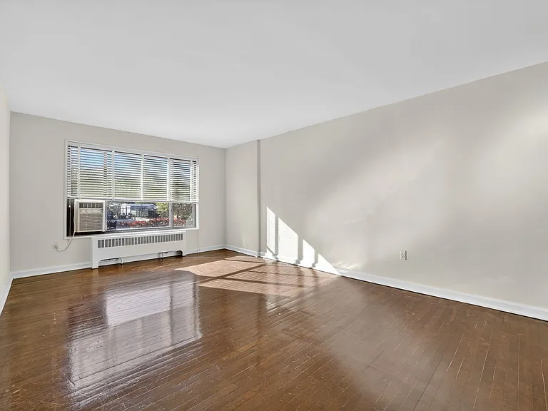 1010 G St NE — Photo 8