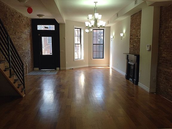 4th image of 518 Van Buren St