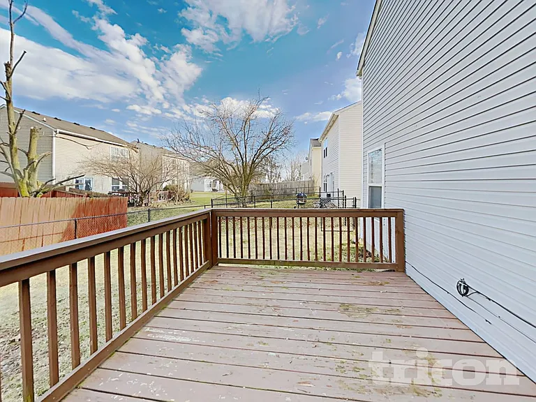 4475 Connaught East Dr — Photo 14