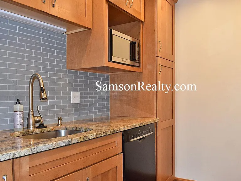 230 S Main St #18 — Photo 4