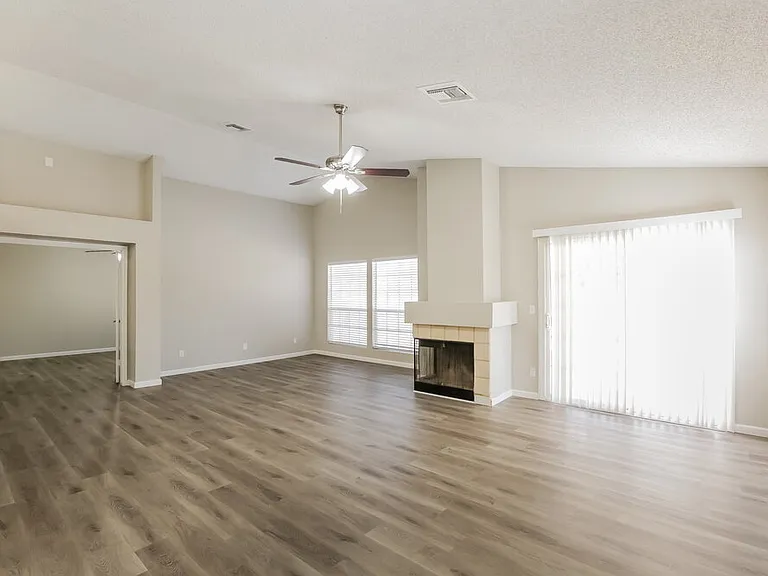 2732 W Gila Ln — Photo 4