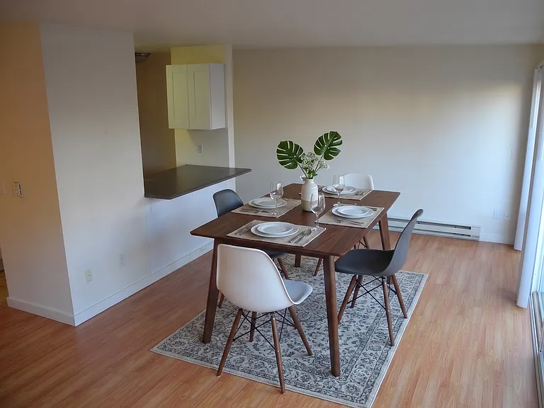 Russell/Central Park in the Heart of Ballard — Photo 11