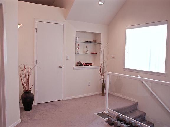 5th image of 704 S Pine St