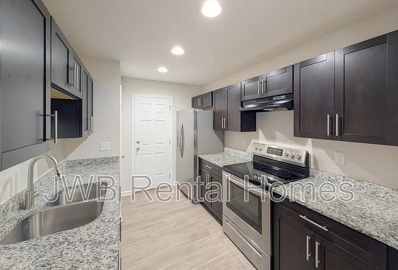 Building Photo - 5338 Chenango Blvd