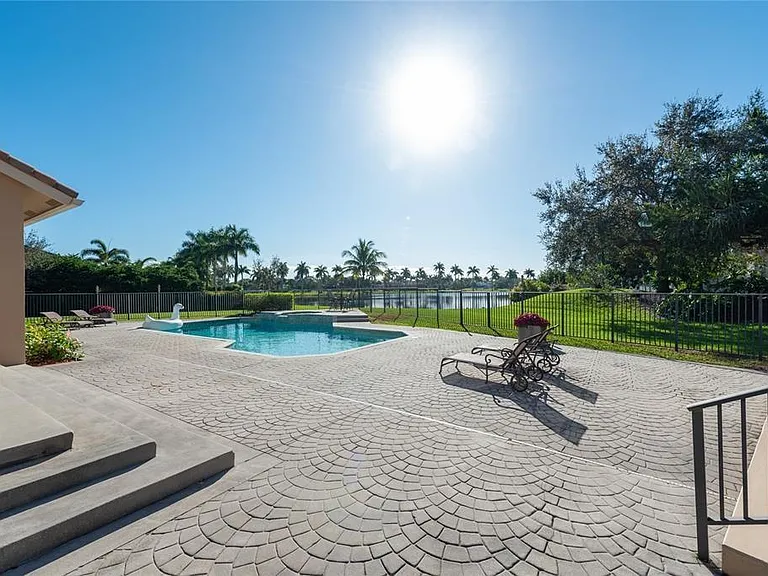3190 Willow Ln — Photo 25