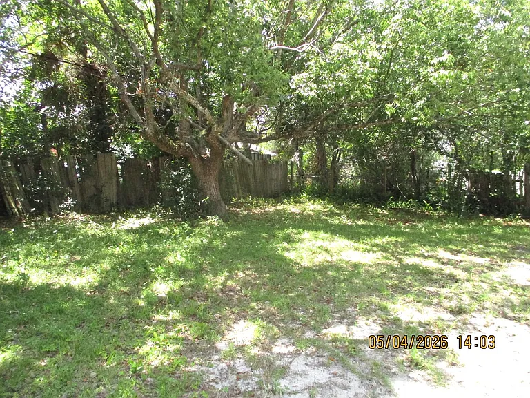 802 Lewis Dr — Photo 10