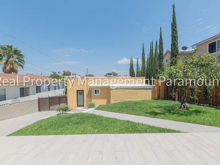 1867 S Redondo Blvd — Photo 48
