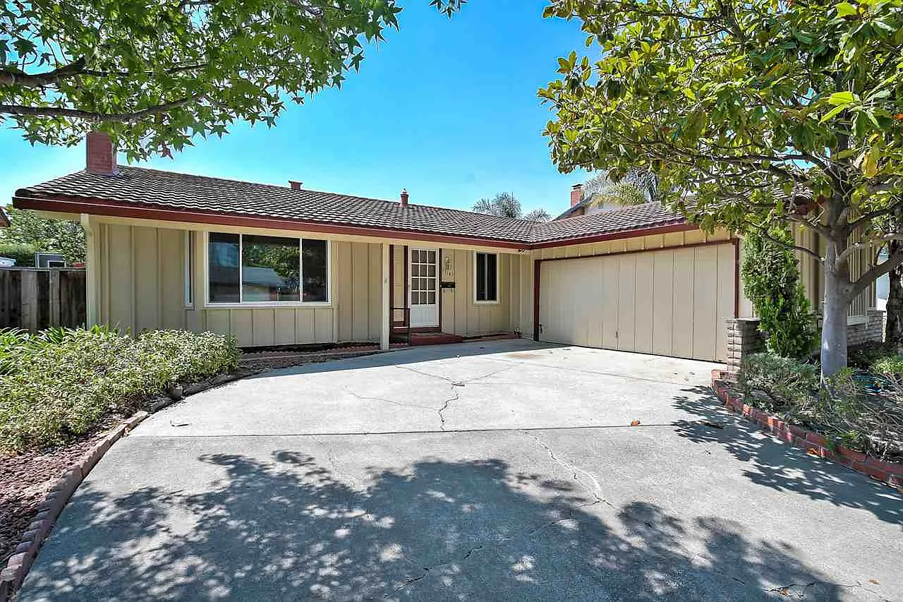 35141 Maidstone Ct photo 1