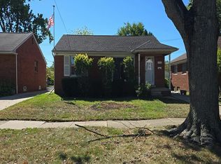 22960 Clairwood St, Saint Clair Shores, MI 48080