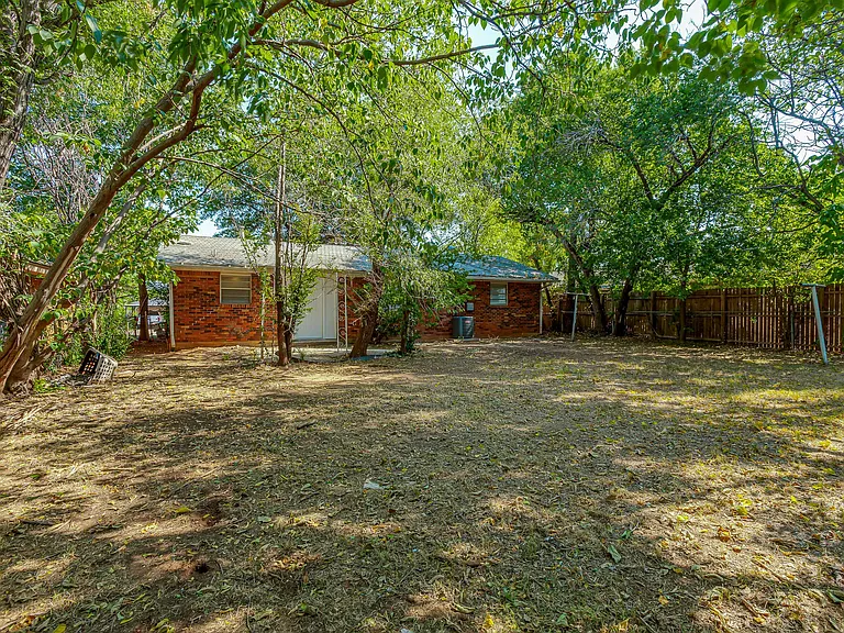 3320 Hampton Dr — Photo 10