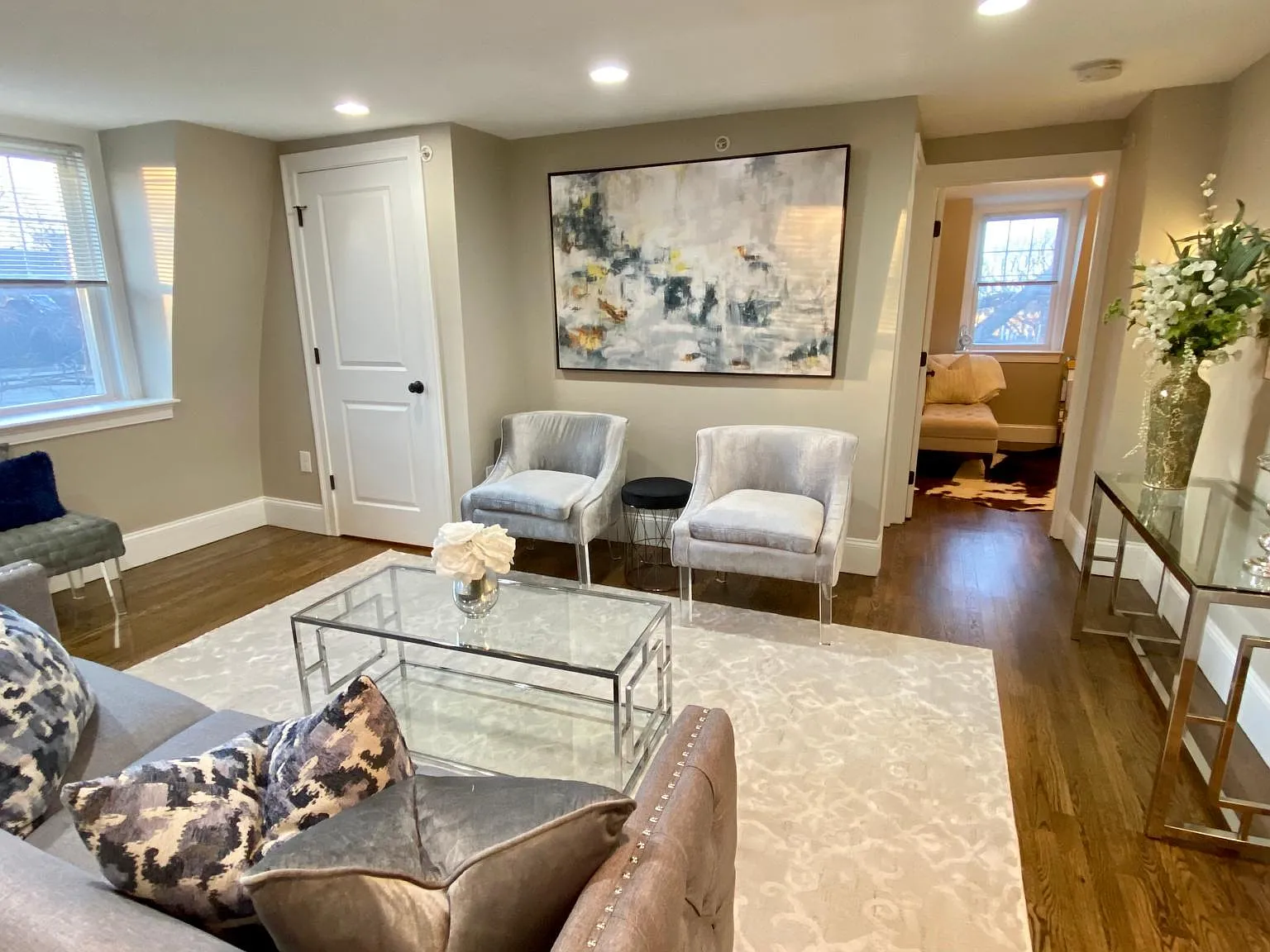 3 bed, 1.5 bath, 900 sqft, $4,000 — Photo 2