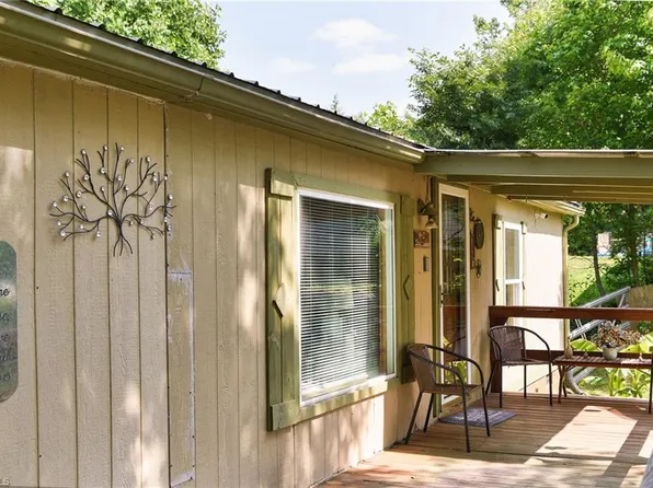 215 Reedy Fork Dr, Lexington, NC 27295