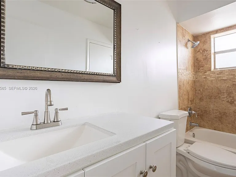 5021 W Oakland Park Blvd #204 — Photo 11