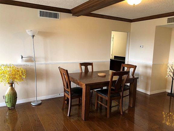 3rd image of 3000 E Sunrise Blvd APT 5A