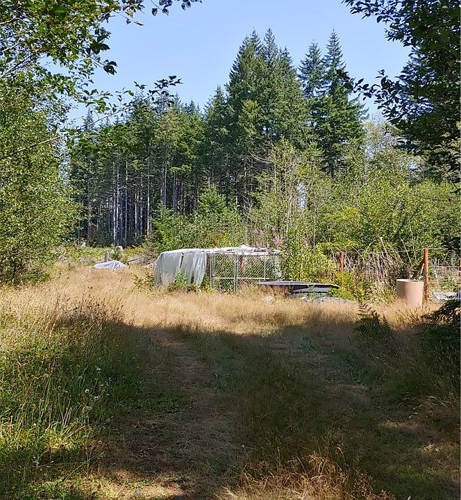 2nd image of 999 W Maple Rock Rd