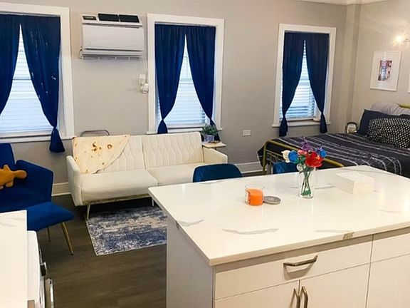 5th image of 855 Lake St APT 503