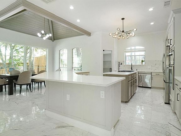 5th image of 1002 Woodvale Ct