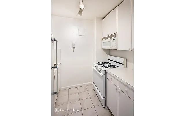 Sold by Douglas Elliman | media 19