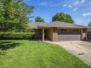 1909 SE Clark St, Bentonville, AR 72712